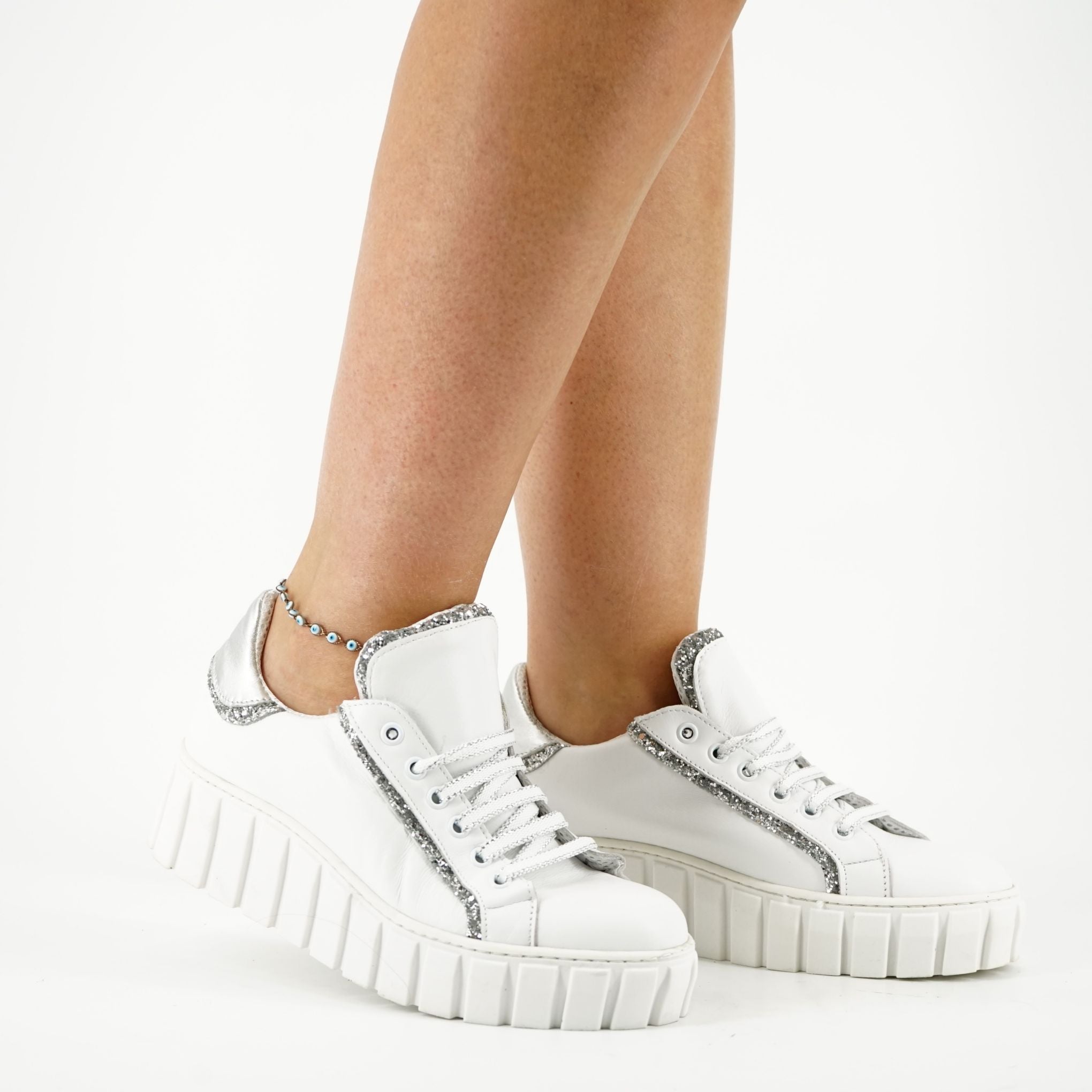 Sneakers stringate Testa in pelle: MAV 01