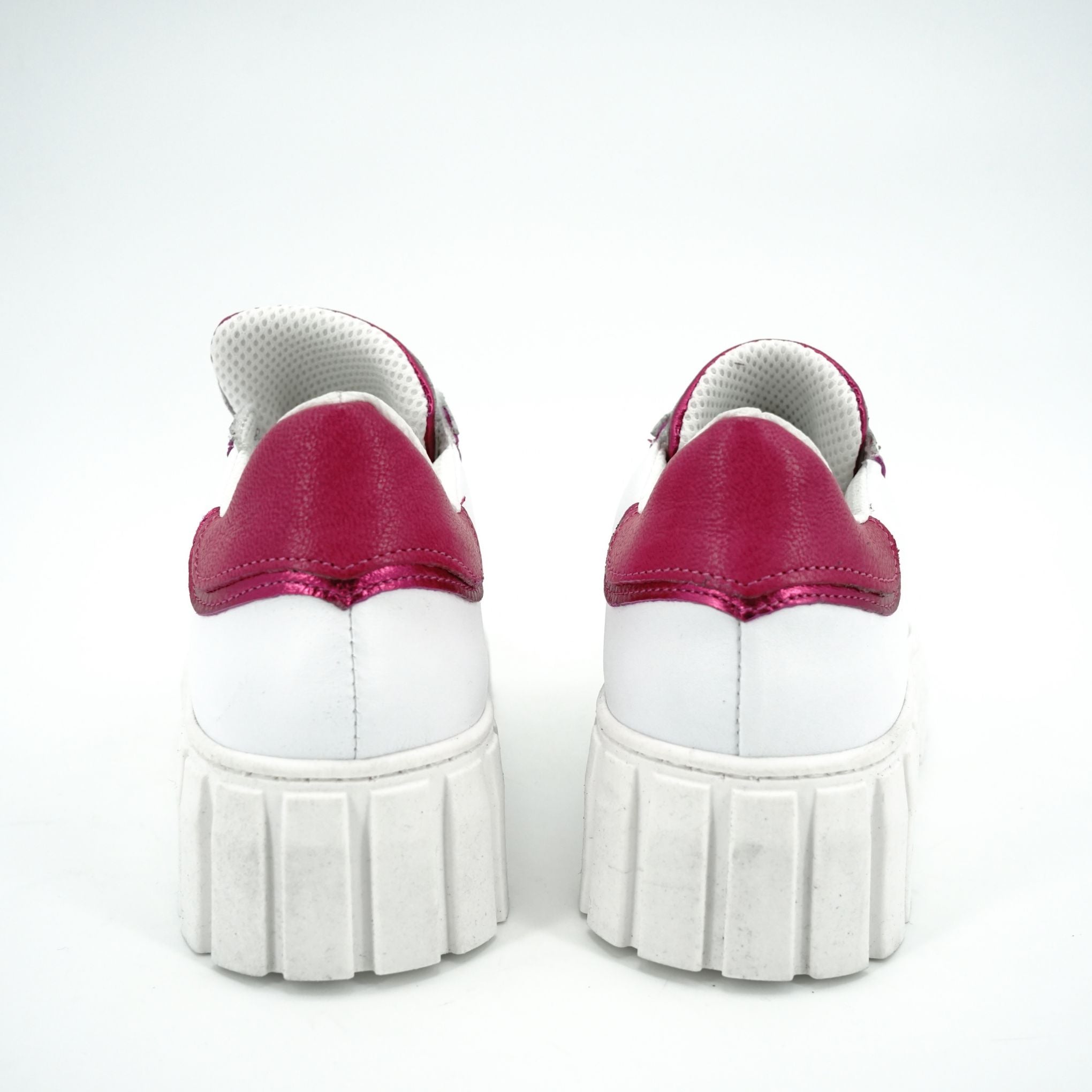 Sneakers stringate sportive con inserti colorati in pelle-MAVR01