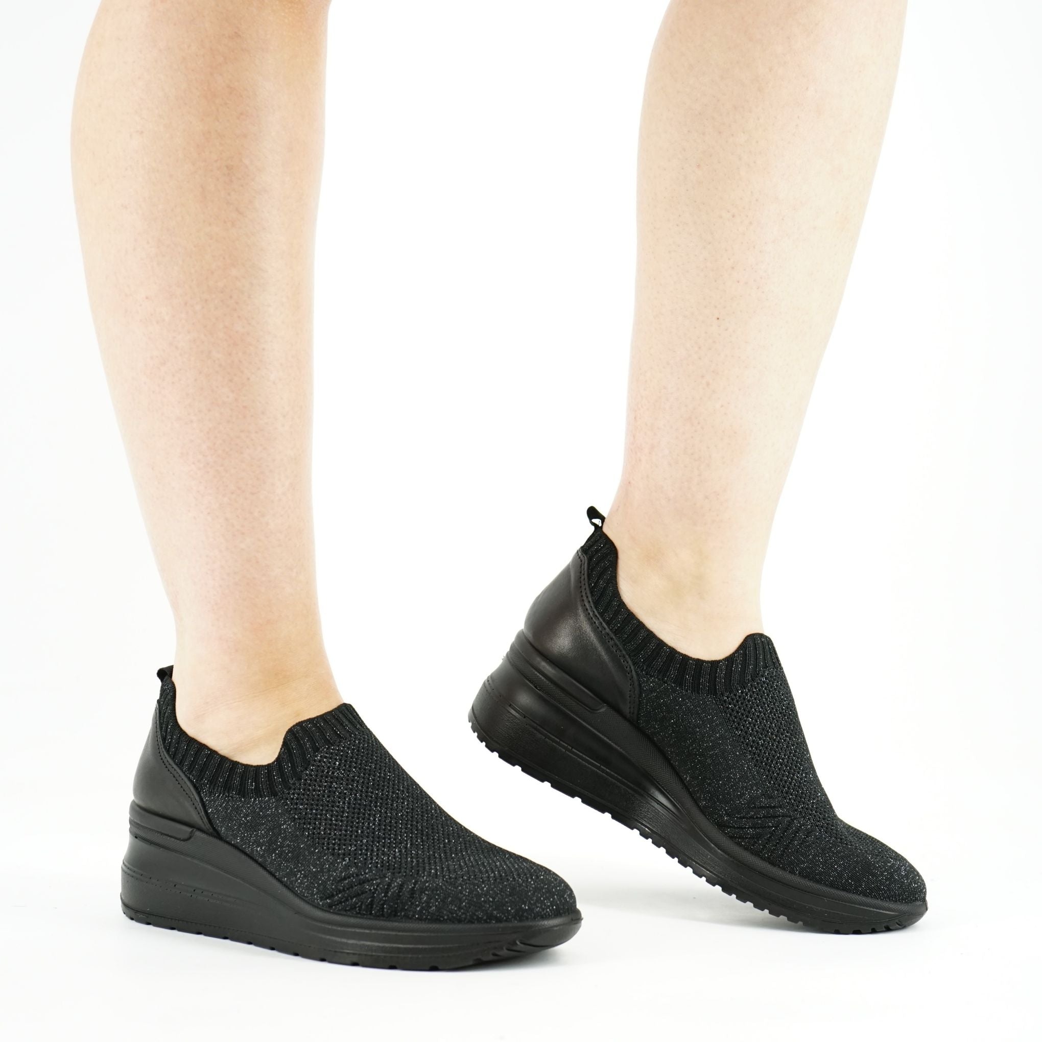 Sneakers slip on Enval Soft con zeppa in tessuto elastico: 3755000